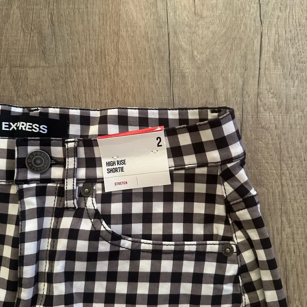 New Express Black and White Shorts Size 2 - Picture 3 of 4